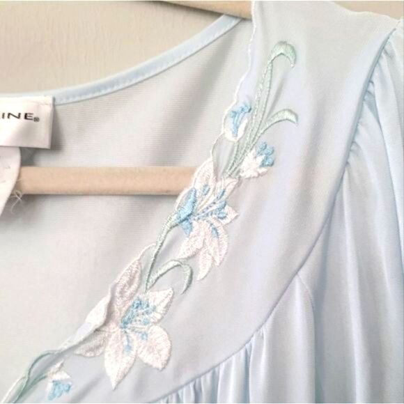 Miss Elaine Silky🌷 soft nightgown size Medium - Picture 5 of 13